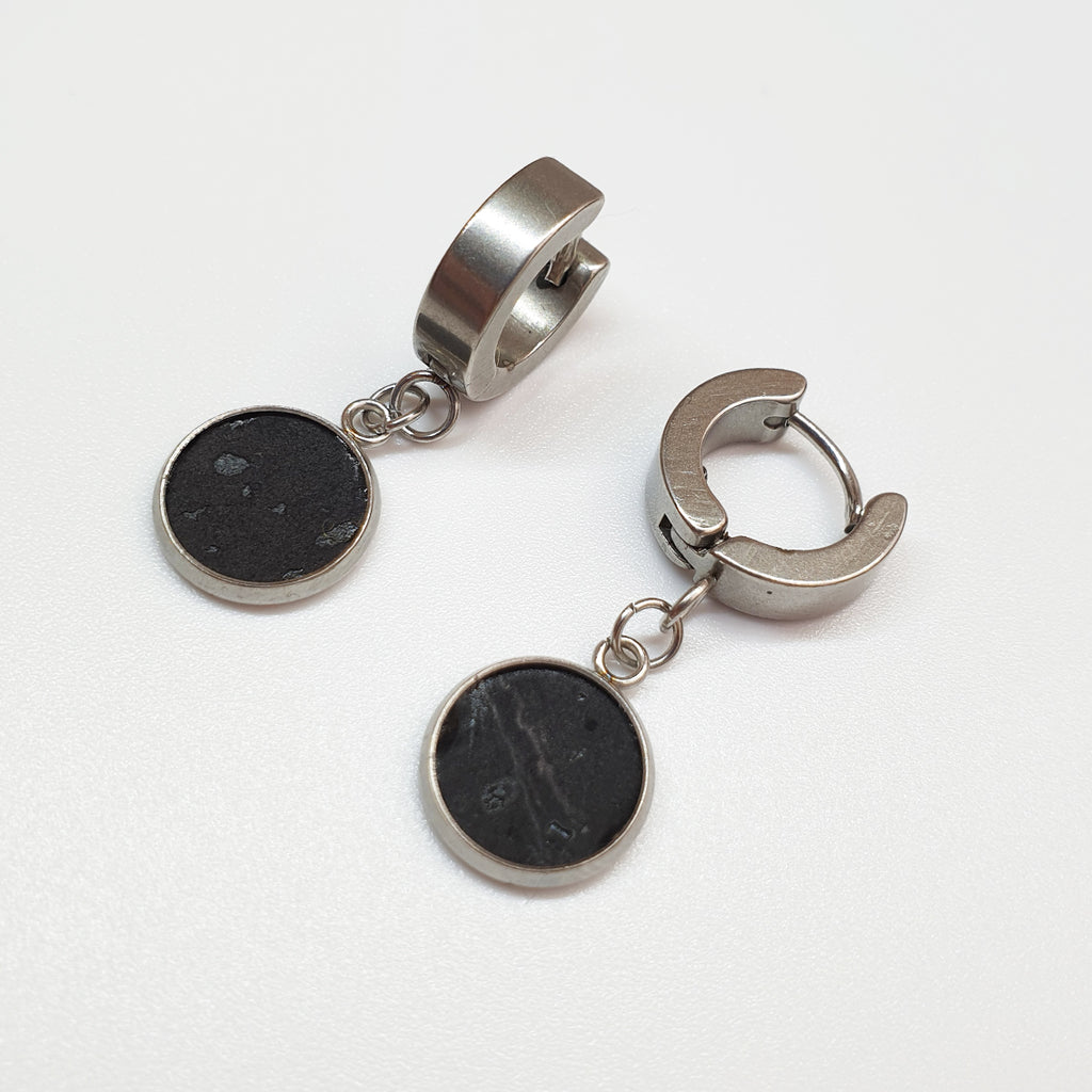 Fesch: plastic earrings, blackened - schmuckwerk-shop.de