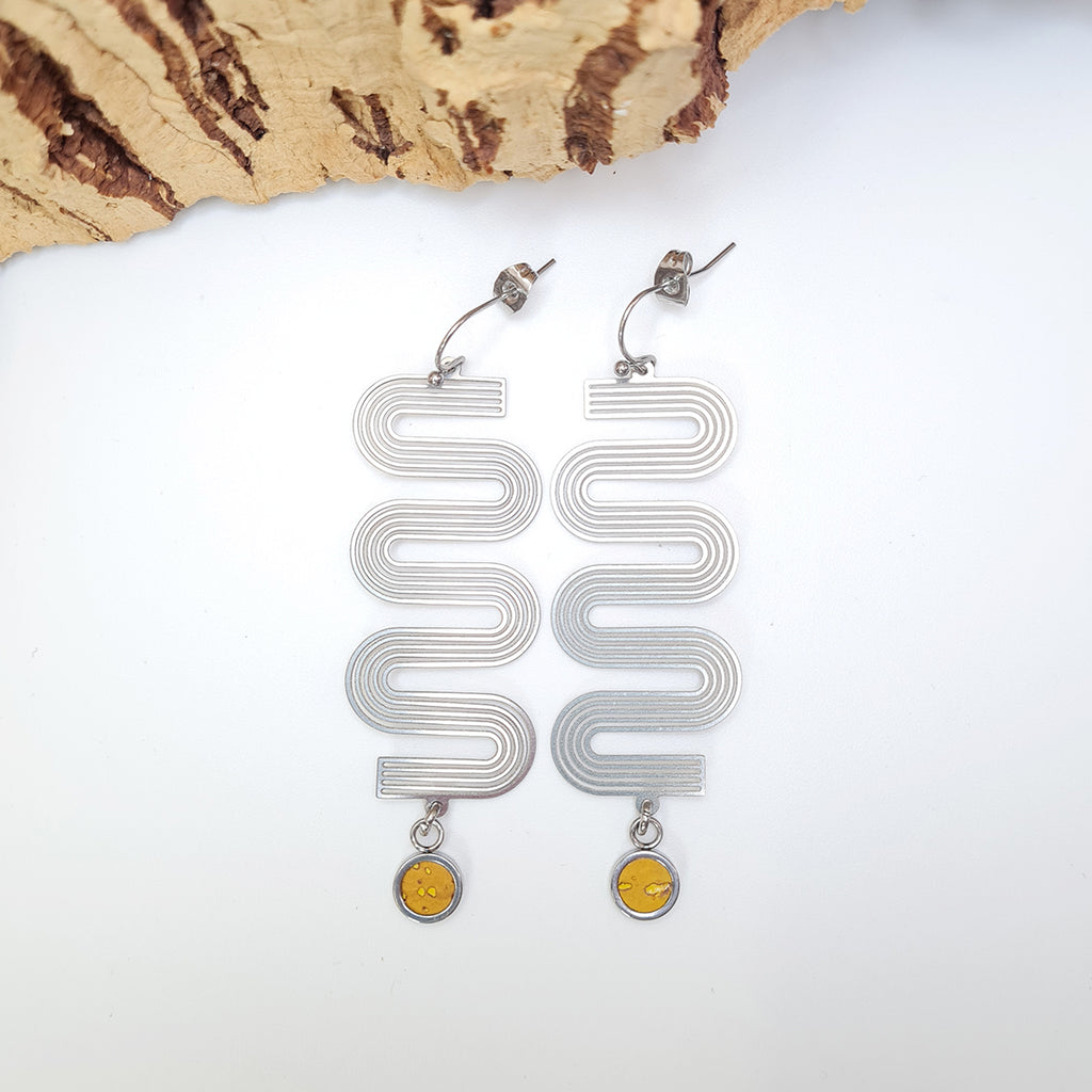 Fabrikk Retro Wave Laser-cut Earrings | Eco Cork
