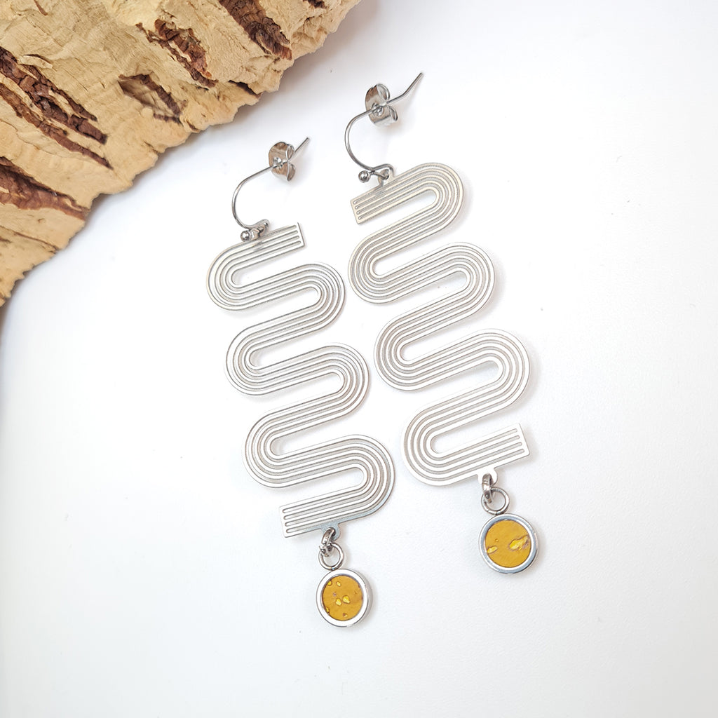 Fabrikk Retro Wave Laser-cut Earrings | Eco Cork