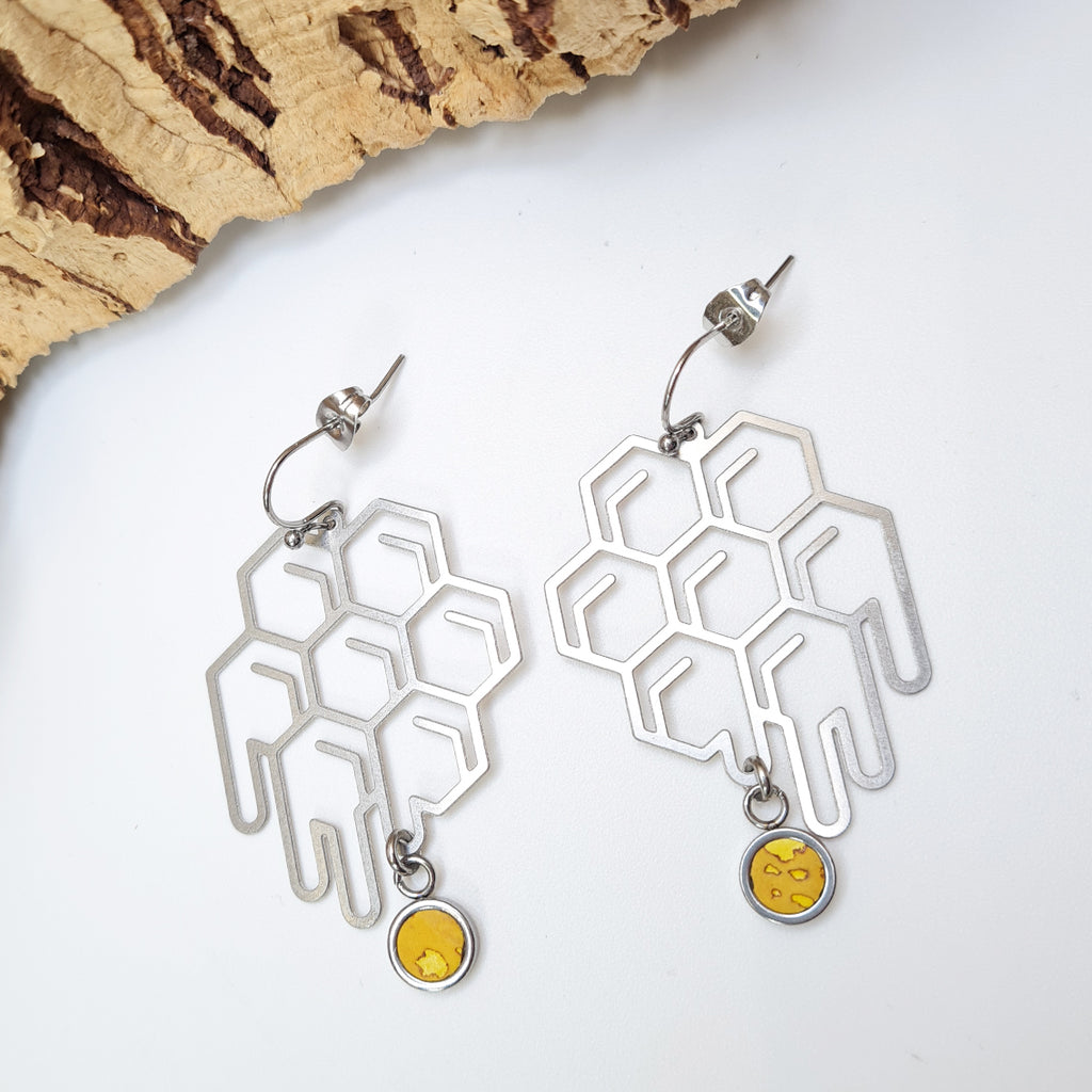 Fabrikk Honeycomb Drip Drop Laser-cut Earrings | Eco Cork