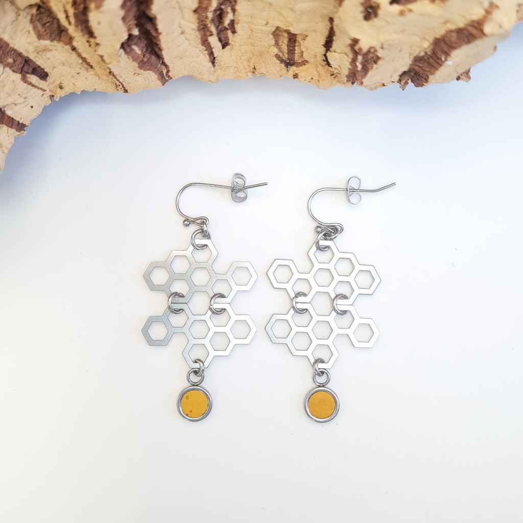 Fabrikk Hexagon drop Laser-cut Earrings | Eco Cork